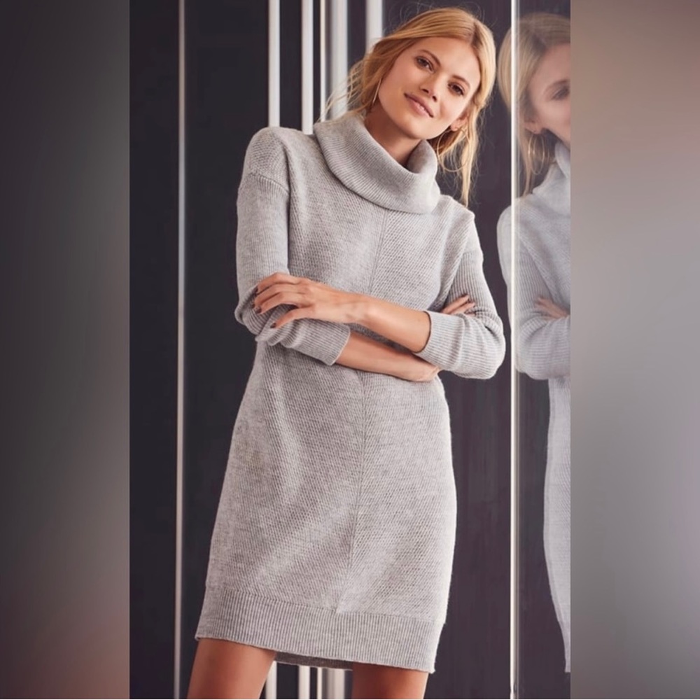 NWOT Lulu’s grey turtleneck sweater dress. Only washed never worn! Size small
